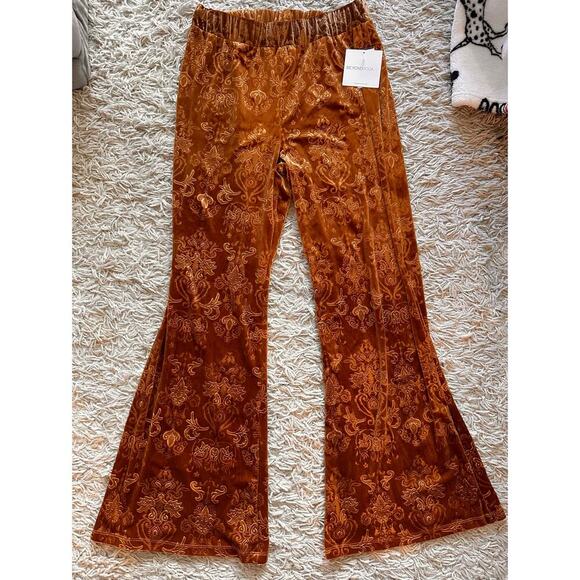 NWT Beyond Yoga Velvet Paisley Wide Leg Flare Pants Size Medium - Picture 8 of 9